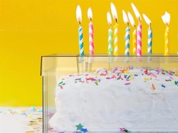 Cake Shield Ini Lindungi Kue Ultah dari Paparan Virus Saat Tiup Lilin