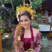 Pesona Aurel Hermansyah dalam Balutan Kebaya