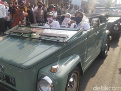 Daftar ke KPU Cianjur, Empat Bapaslon Tunggangi Mobil VW hingga Delman