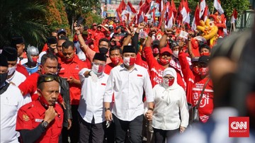 Bantah Memecah Belah, Tim Machfud Sebut PDIP yang Berantakan Kubu paslon Pilkada Surabaya Machfud Arifin-Mujiaman membantah melakukan politik pecah belah hingga membuat kader PDIP membelot.