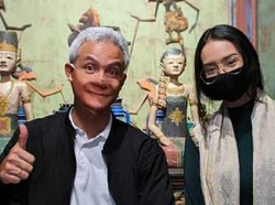 Ganjar Pranowo Nongkrong Bareng Gibran dan Anya Geraldine di Angkringan