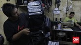 FOTO : Geliat UMKM di Tengah Tekanan Pandemi Corona Penjualan sejumlah UMKM yang sempat tertekan hebat akibat virus corona berangsur-angsur mulai meningkat dibanding awal penyebaran pandemi.