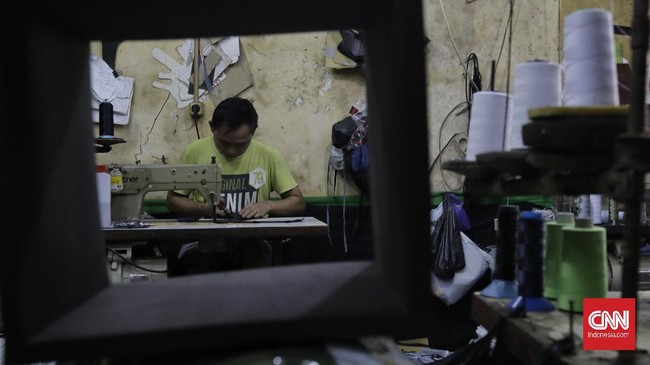 Kepala BKPM Bahlil Lahadalia menyatakan UU Cipta Kerja mewajibkan pemerintah bantu UMKM untuk menjual dan memasarkan produknya supaya berkembang. 