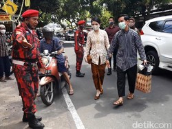 Dampingi Gibran Daftar Pilkada Solo, Selvi Cantik Berkebaya-Bermasker Brokat