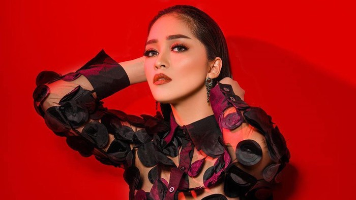 Jadi Panutan, 5 Artis yang Tetap Percaya Diri dengan Bodyshape Mereka