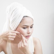 Rangkaian Skincare dan Rekomendasi Produk untuk Kulit Kering Berjerawat