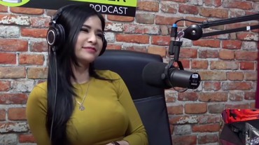 img-title Maria Vania Kenang Obrolan Kala Tidur Satu Kamar dengan Deddy Corbuzier