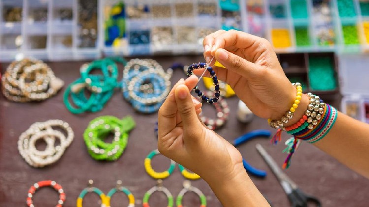 Hand, Human Hand, Jewelry, Manufactured Object, Personal Accessory