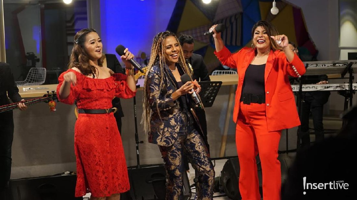 Putri Ayu&comma; Nowela&comma; Regina Ivanova