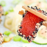 Cuma 4 Langkah! Resep Sushi Vegan Semangka yang Rasanya Mirip Tuna