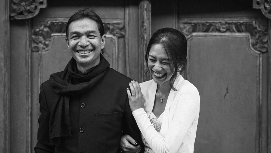 Terpaut Usia 17 Tahun, Dimas Djay Lamar Faradina Mufti