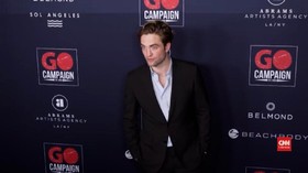 VIDEO: Pemeran The Batman Robert Pattinson Terjangkit Corona?