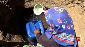 VIDEO: Warga Gunakan Air Keruh Untuk Masak Dan Minum