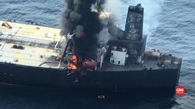 VIDEO: Kapal Tanker Terbakar di Sri Lanka, Satu Orang Hilang