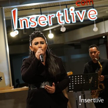 Bangganya Tia AFI Dapat Penghargaan dari Presiden Suriname