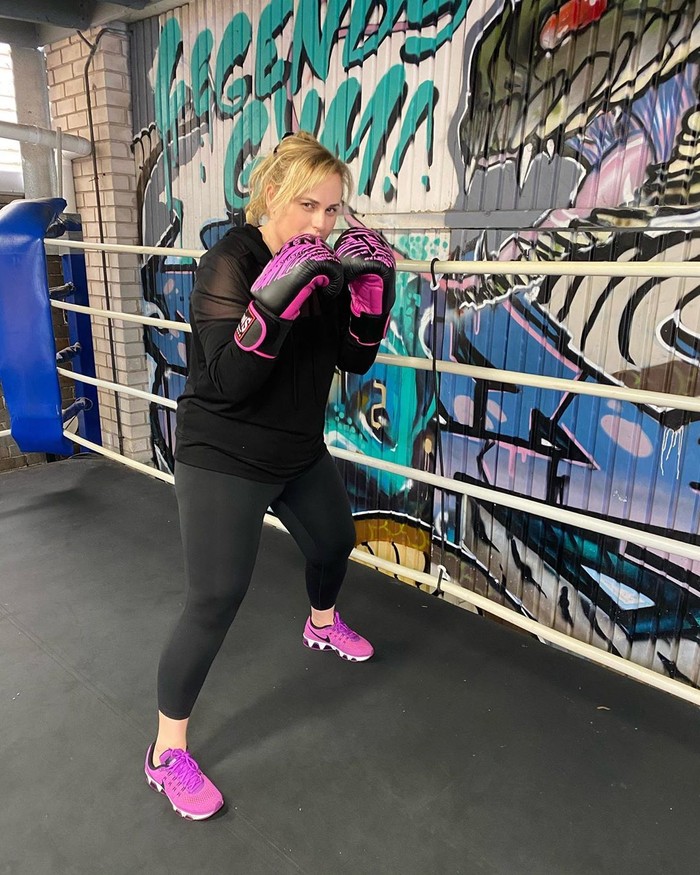 Adapun target berat badan yang diinginkan oleh Rebel Wilson ialah 75Kg. Untuk itu, ia tidak hanya menjalani olahraga saja, melainkan juga mengikuti diet mayr yang menekankan pada kesehatan usus. Hal tersebut dimulai denagan pola makan yang baik dan pemilhan makanan yang bijak. (Foto: instagram.com/rebelwilson)