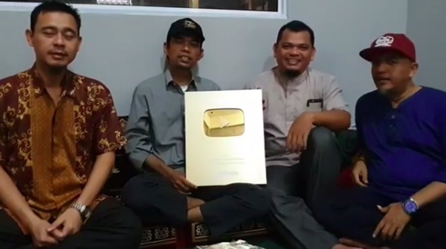UAS dapat Golden Play Button