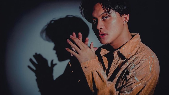 6 Ide Outfit ala Rizky Febian yang selalu Fashionable