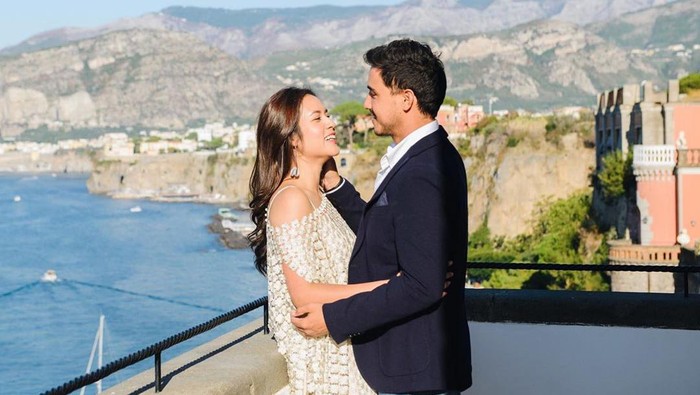 Anniversary Ke-3, Ini Potret Romantis Raisa dan Hamish Daud