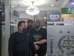 Penampakan Eks Dirut TransJ Donny Saragih Saat Ditangkap Jaksa