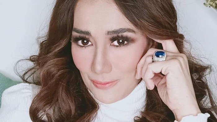 Gaya Reza Artamevia