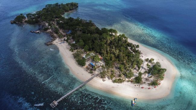 Beberapa destinasi wisata alam di Likupang, Kabupaten Minahasa Utara, Sulawesi Utara cocok untuk wisata rileksasi jasmani dan rohani.