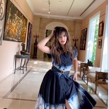 Baju Kembaran Nia Ramadhani dengan Artis Korea yang Jadi Sorotan