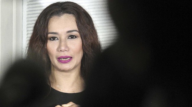Pengajuan rehabilitasi Reza Artamevia diserahkan langsung oleh pengacara Reza kepada penyidik Polda Metro Jaya.