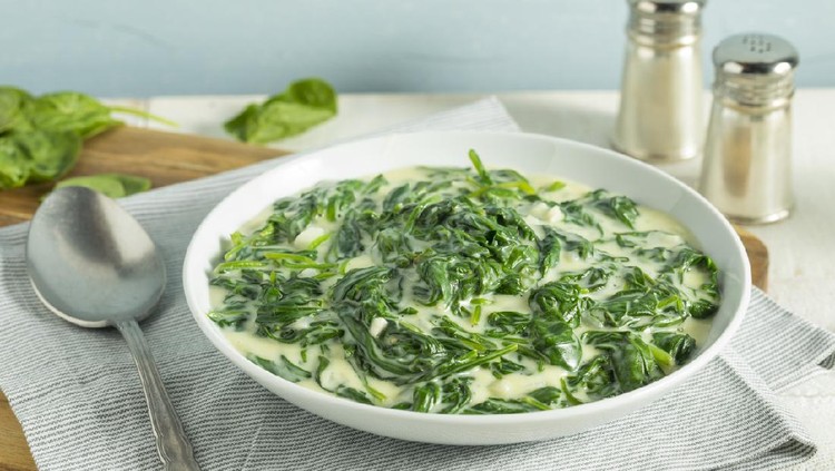 Creamy Homemade Creamed Spinach with Onion and Garlic