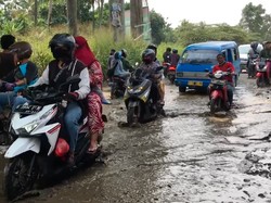 Waspadalah Pengendara! Jalan Raya Bojong Gede-Citayam Rusak Parah