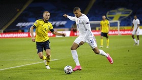 Mbappe Cetak Gol Ajaib di Laga Swedia vs Prancis
