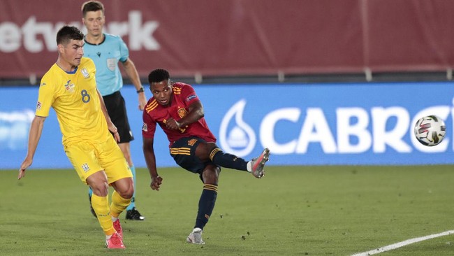Ansu Fati mencatat rekor sebagai pencetak gol termuda timnas Spanyol saat mengalahkan Ukraina 3-0 di babak grup UEFA Nations League.