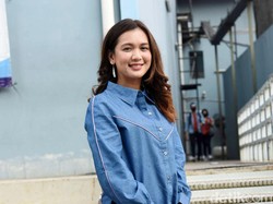 Tanggapan Dea Annisa Usai Didesak Ibunda Segera Nikah