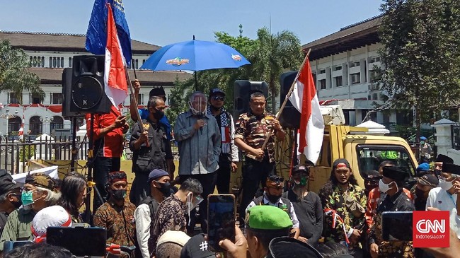 Polda Jawa Barat akan menyelidiki sejumlah presidium KAMI terkait dugaan keterlibatan dalam demo rusuh berujung penyekapan seorang anggota Polri di Bandung.