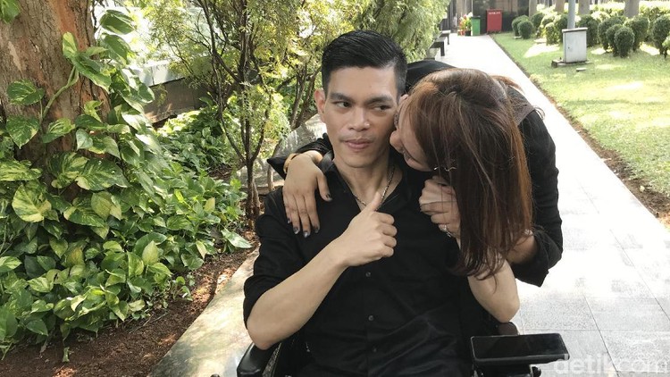 El Ibnu El Ibnu dan Sarah saat ditemui di kawasan Trans TV.