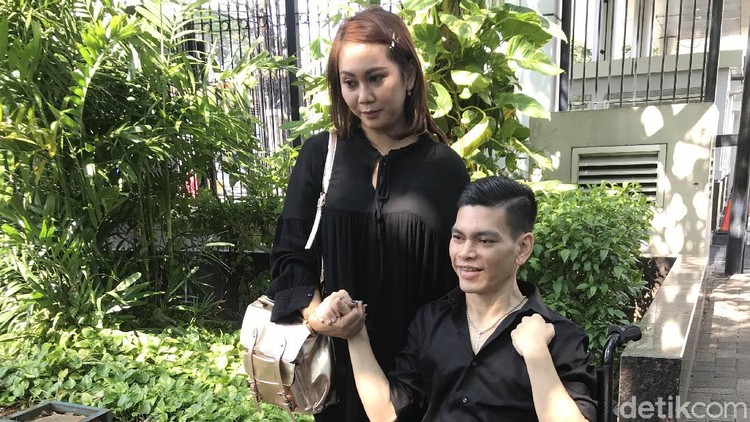 El Ibnu El Ibnu dan Sarah saat ditemui di kawasan Trans TV.