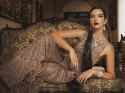 Harga Outfit Capai Rp3 M, Nia Ramadhani Pemotretan Gaya Sultan