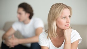 9 Tanda Aneh Saat Perempuan Cemburu