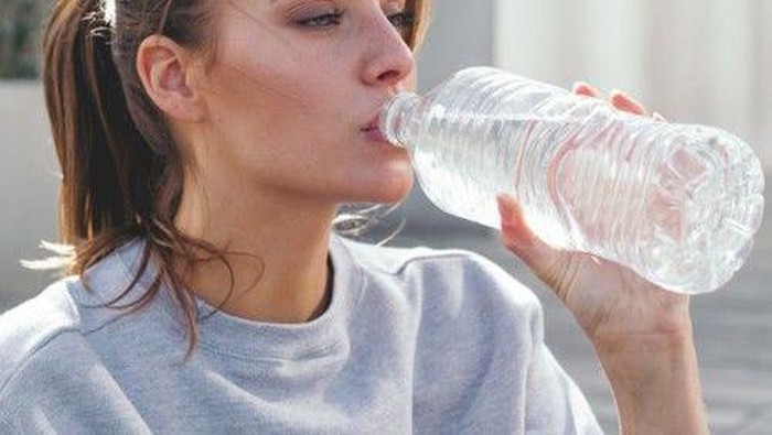 Duh! Ada Zat Berbahaya di Kemasan Air Minum yang Bisa Sebabkan Kanker