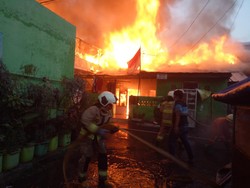 Video Amukan Api  di Permukiman Padat Jatinegara Jaktim Sore Tadi