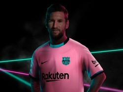 Senyuman Lionel Messi dengan Jersey Pink Barcelona