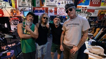 img-title Metallica Tulis Ulang 'Nothing Else Matters' untuk Film Baru Disney