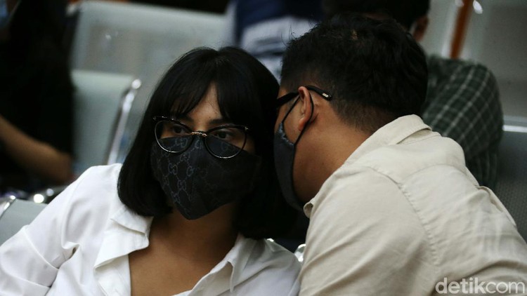 Vanessa Angel menjalani sidang kasus kepemilikan narkoba di PN Jakarta Barat, Senin (7/9). Sidang kali ini beragendakan mendengarkan keterangan saksi.