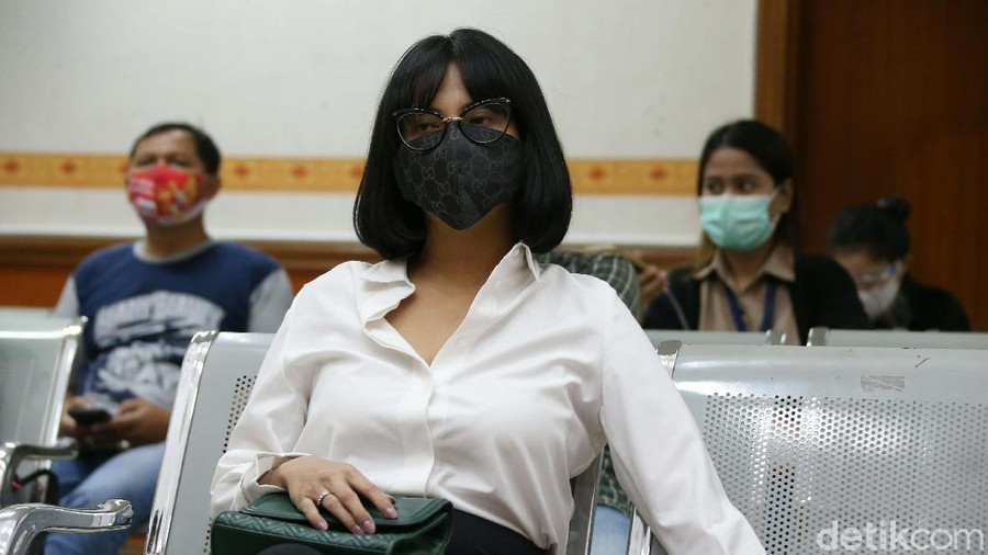 Vanessa Angel menjalani sidang kasus kepemilikan narkoba di PN Jakarta Barat, Senin (7/9). Sidang kali ini beragendakan mendengarkan keterangan saksi.
