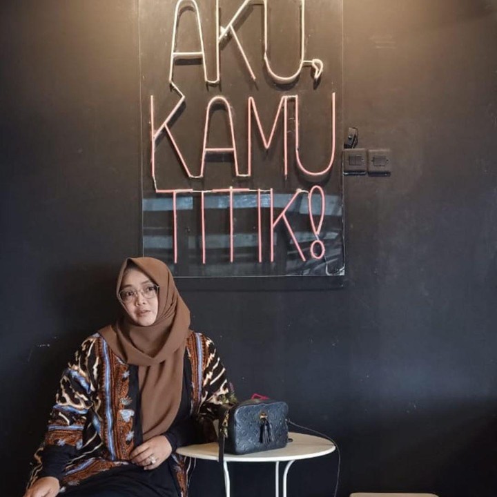 <p>stri Teddy Syah ini kerap membagikan foto-foto terbaru penampilannya di media sosial. (Foto: Instagram @rinagunawan28)</p>