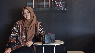 img-title Melly Goeslaw hingga Deswita Haturkan Ucapan Duka untuk Rina Gunawan