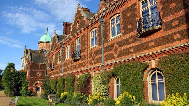 Villa milik Ratu Inggris, Elizabeth II, di Sandringham Estate, bakal diubah menjadi bioskop drive-in pada 25 September.