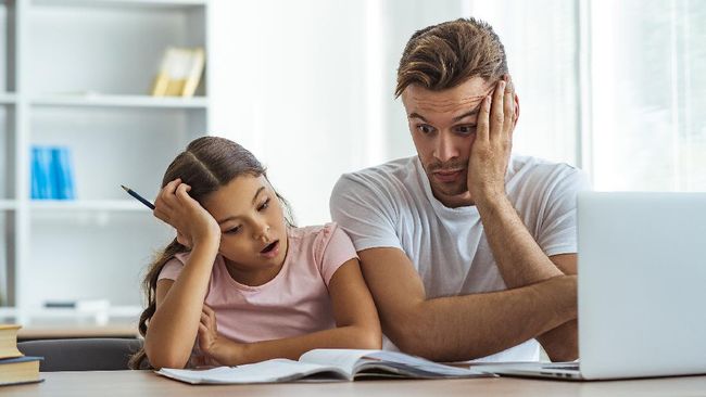 Sama seperti orang yang bekerja dan kerap mengalami burnout, orangtua juga bisa mengalami kelelahan sangat, hal ini dikenal sebagai parental burnout.