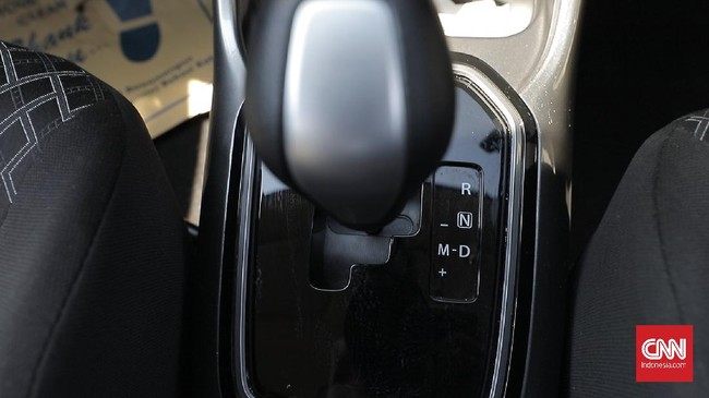 Tuas persneling Suzuki Ignis AGS dilengkapi saklar elektronik, yang tak bisa dipaksa masuk gigi saat mesin mati walau sudah digeser ke posisi 'D'.