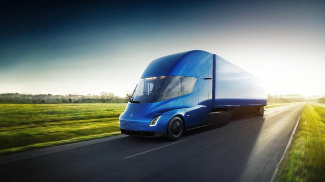 Gates menulis postingan blog yang menguraikan pendiriannya tentang transportasi masa depan dan tidak mungkin untuk truk bertenaga listrik.